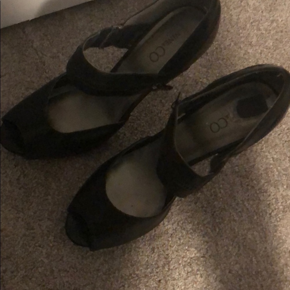 Shoe - Picture 2 of 2